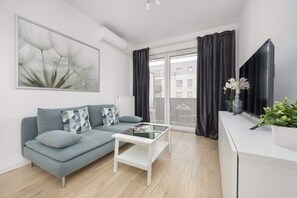 TV - Polki 3A | Functional Apartment | Parking (Warszawa)