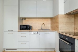 Fridge, microwave, oven, stovetop - Park Apartament | Stylish Apartment near the beach (Szczecin)