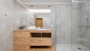 Shower, hair dryer, towels, shampoo