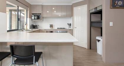 Civic Garden Villa close to Westfield Shopping Centre