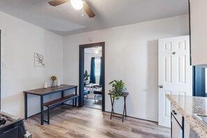 Interior - Charming house in amazing Albuquerque with WiFi, AC (Albuquerque)