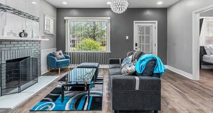 13mins from Beach/jet tubs/projector screen/fire place/game rm/exercise rm/