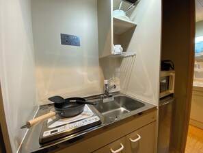 Comfort-dobbeltværelse - balkon | Privat køkken | Køleskab, mikrobølgeovn, kogeplade, elkedel
