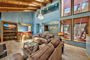 Televisie, een tafeltennistafel en een computerscherm