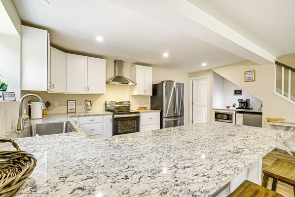 House (4 Bedrooms) | Interior - Waterfront Escape in Cub Run w/ Deck & Hot Tub! (Cub Run)