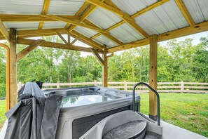 House (4 Bedrooms) | Interior - Waterfront Escape in Cub Run w/ Deck & Hot Tub! (Cub Run)