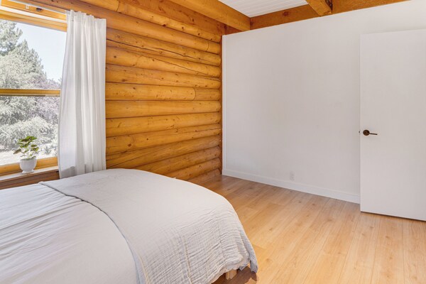 Community Pool: Modern Cabin In Pine Mountain Club - Kalifornien