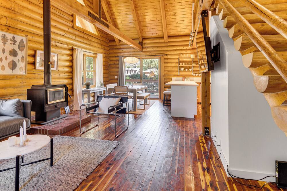 Community Pool: Modern Cabin in Pine Mountain Club - Ventucopa, CA