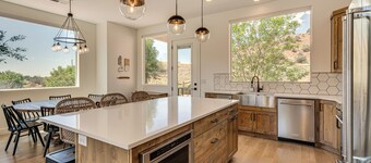 Gorgeous Kanab Home: Canyon Views & Pool Access!