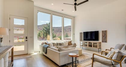 Gorgeous Kanab Home: Canyon Views & Pool Access!