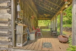 House (1 Bedroom) | Interior - Ferrum Rustic Cabin in the Valley w/ Fire Pit (Ferrum)