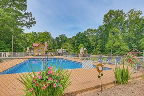 House (1 Bedroom) | Interior - Ferrum Rustic Cabin in the Valley w/ Fire Pit (Ferrum)