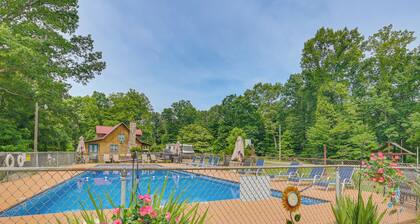 Ferrum Rustic Cabin in the Valley w/ Fire Pit