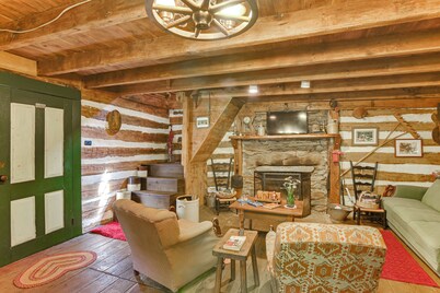 Ferrum Rustic Cabin in the Valley w/ Fire Pit