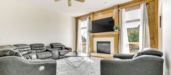 Pet-friendly Johnston Getaway w/ Deck & Yard!