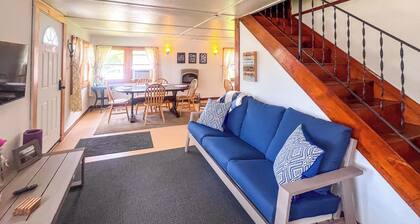 Steps to Lake + Public Boat Ramp: Edinboro Cottage