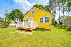 Cottage (3 Bedrooms) | Interior - Steps to Lake + Public Boat Ramp: Edinboro Cottage (Edinboro)