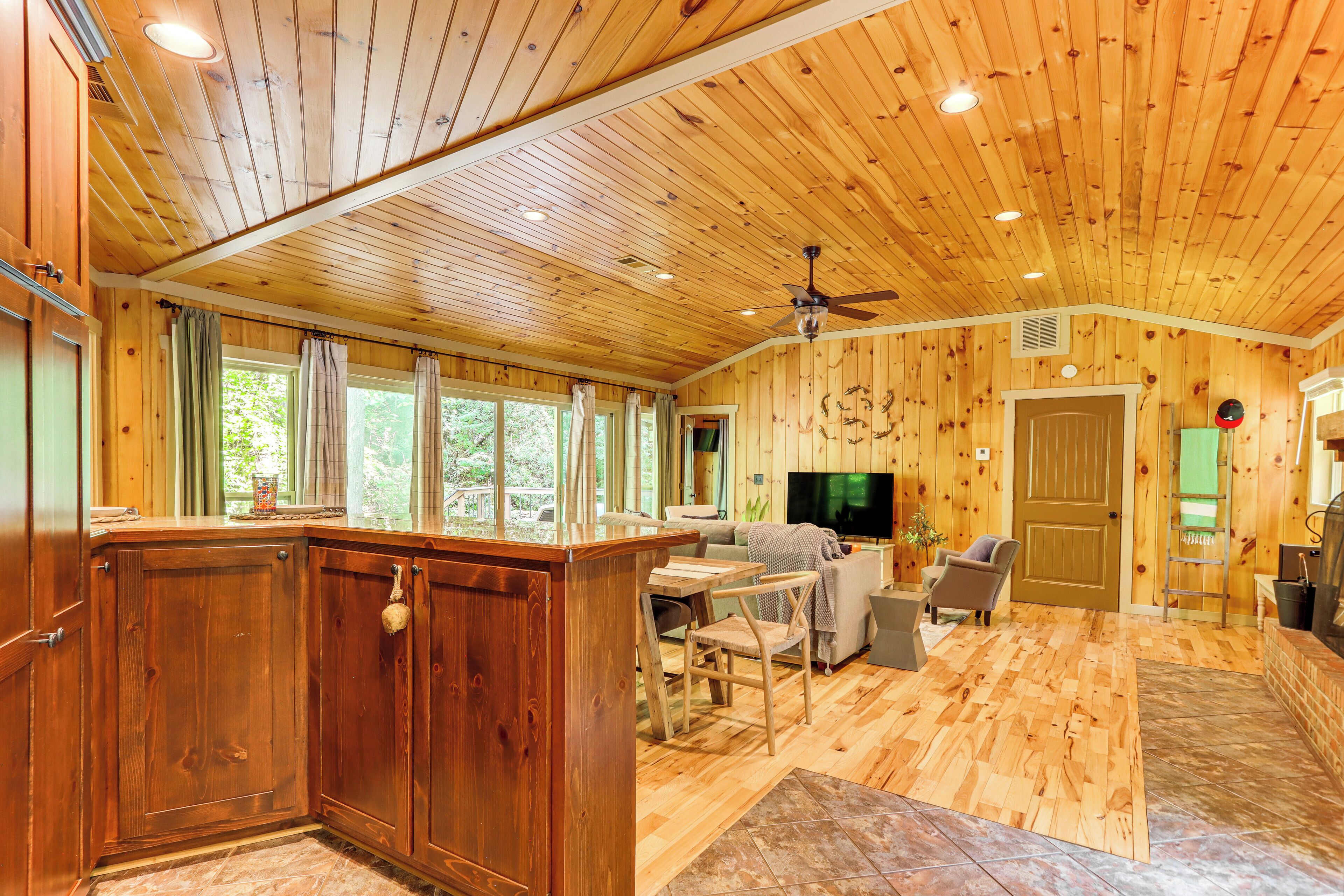 House (2 Bedrooms) | Interior