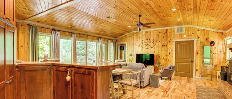 House (2 Bedrooms) | Interior