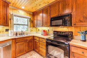 House (2 Bedrooms) | Interior