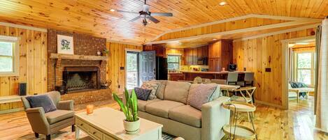 House (2 Bedrooms) | Interior