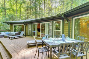 Interior - Creekside Cabin Rental ~ 8 Mi to Downtown Ellijay! (Ellijay)