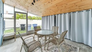 Interior - Updated Bonita Springs Home < 2 Mi to Beach! (Bonita Springs)