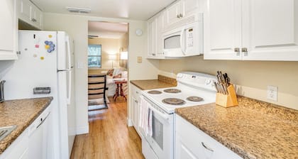Half-mi to Riverwalk: Charming Sanford Retreat!