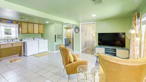 Interior - 11 Mi to Dtwn Waco: Pet-friendly Home w/ Deck (Waco)