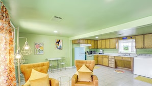 Interior - 11 Mi to Dtwn Waco: Pet-friendly Home w/ Deck (Waco)