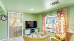 Interior - 11 Mi to Dtwn Waco: Pet-friendly Home w/ Deck (Waco)