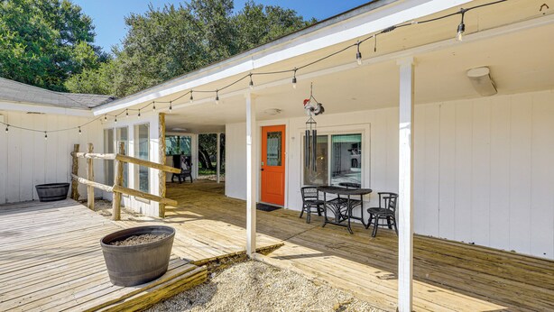 Interior - 11 Mi to Dtwn Waco: Pet-friendly Home w/ Deck (Waco)