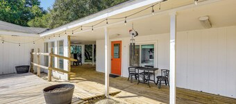 11 Mi to Dtwn Waco: Pet-friendly Home w/ Deck