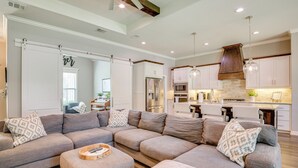 Interior - Bryan Home w/ Covered Patio: 6 Mi to Texas A&m! (Bryan)