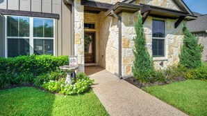 Interior - Bryan Home w/ Covered Patio: 6 Mi to Texas A&m! (Bryan)