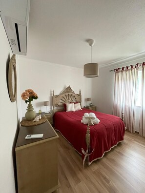 2 chambres, fer et planche à repasser, Wi-Fi, draps fournis