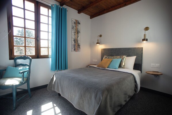 12 bedrooms, iron/ironing board, WiFi, bed sheets