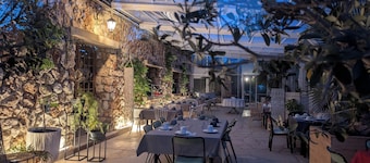 GĂźte & SPA de 2 Ă 26 personnes en Provence verte