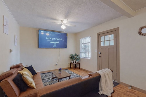 Cozy 3BR Modern Casita in Albuquerque w/ Wifi & Parking