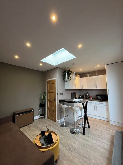 Private Garden Studio - L&D Hospital -FREE Wi-fi & Parking- 15min to the Airport