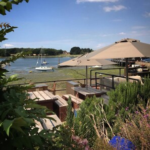 House | 4 bedrooms, desk, iron/ironing board, Internet - Beachfront House w Pool Steam (Chichester)