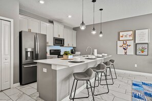 Fridge, microwave, oven, stovetop - Private Pool! Themed Bedrooms! Minutes from Disney! Free water park access! (Kissimmee)