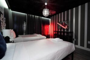 4 Schlafzimmer, Schreibtisch, Bügeleisen/Bügelbrett, Reisekinderbett