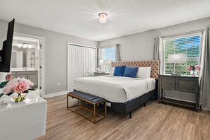 4 bedrooms, desk, iron/ironing board, travel cot - Private Pool! Themed Bedrooms! Minutes from Disney! Free water park access! (Kissimmee)