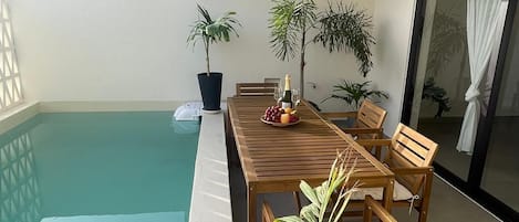 Outdoor dining