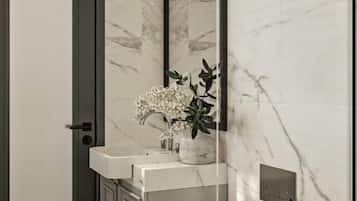 Tvåbäddsrum - utsikt mot staden | Badrum