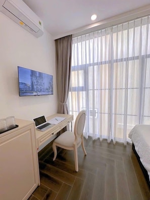 Deluxe Apartment, 2 Bedrooms, Balcony | Desk, laptop workspace, free WiFi, bed sheets