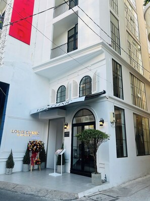 Front of property - LOUIS HOUSE  (Ho Chi Minh City)