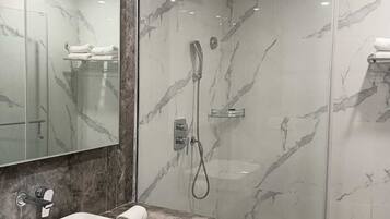 Towels, shampoo, toilet paper