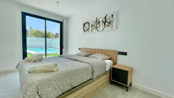 5 bedrooms, iron/ironing board, WiFi, bed sheets
